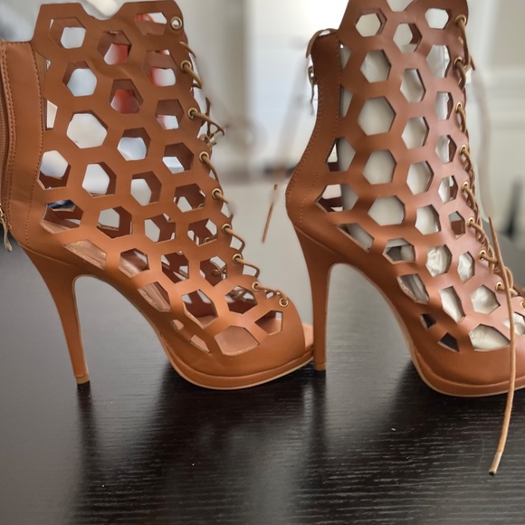 Women Sandals - Picture 5 of 7